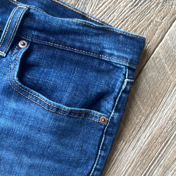 LEVI’S 🌟MID LENGTH SHORT 🌟JEAN SHORTS, 31 - Picture 4 of 12